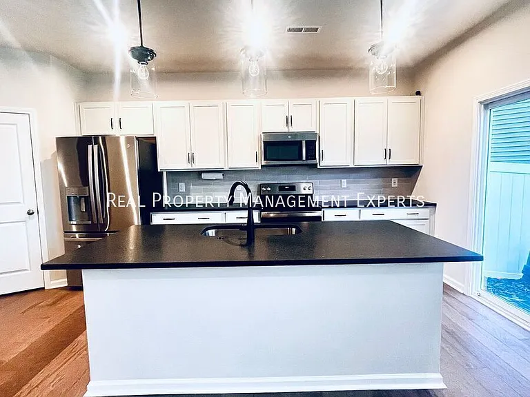3162 Hutton Gardens Ln — Photo 2