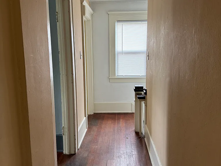 1493 1/2 W 11th Ave — Photo 3