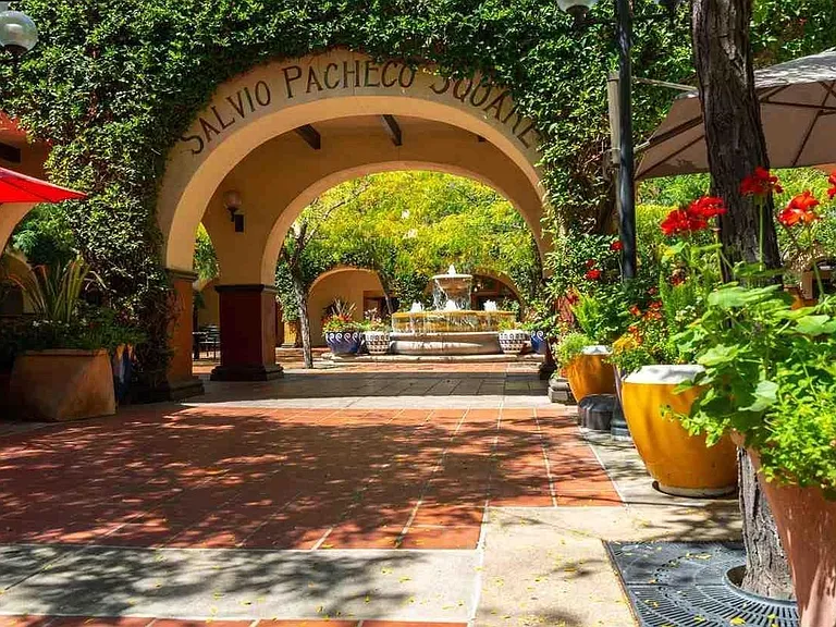 Bella Dr — Photo 22