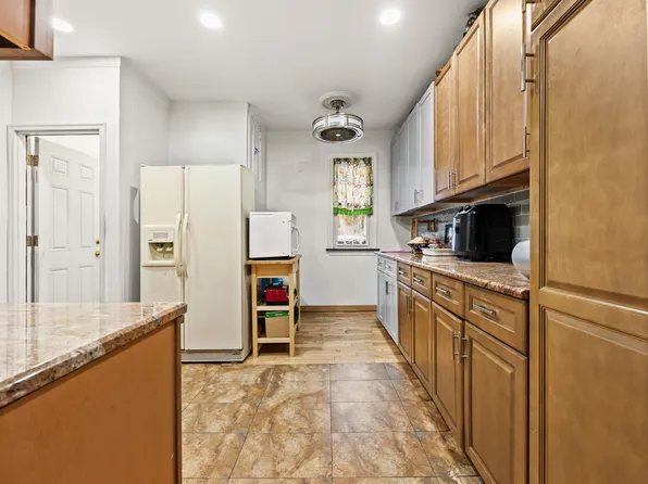 234 East 54th Street image 8 of 30