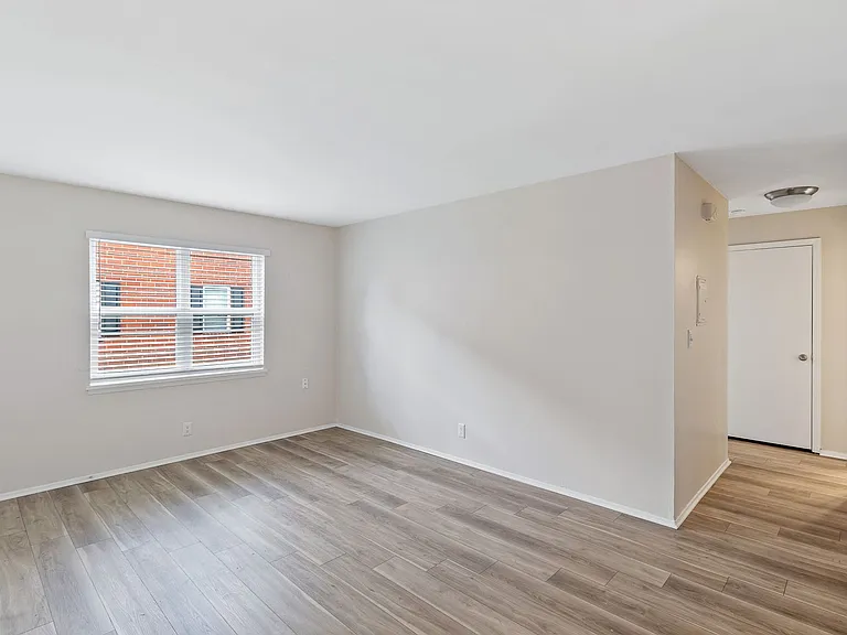 Germantown Village Apartments — Photo 9