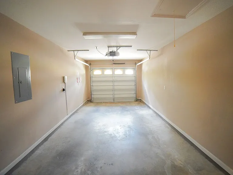 1060 Kingdom Dr — Photo 16