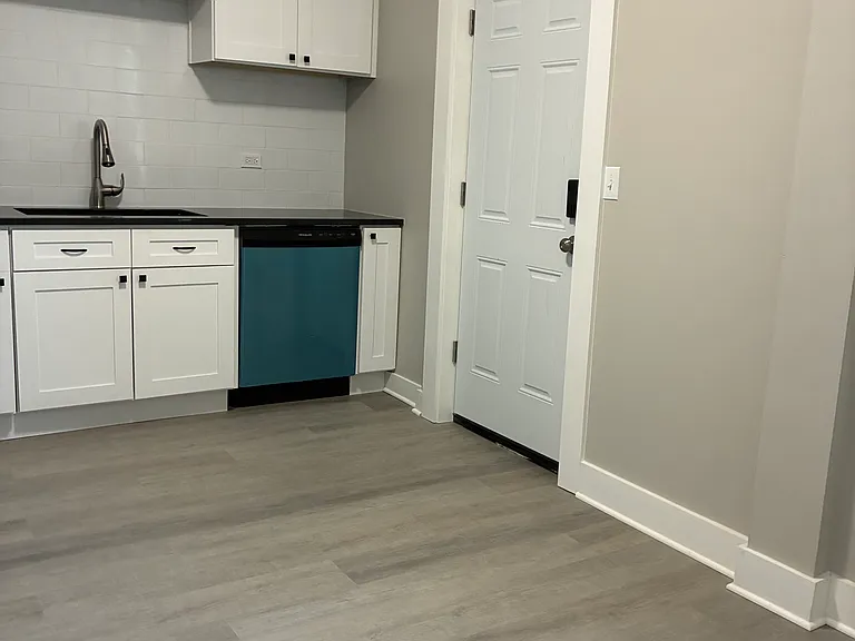 1542 Victoria Ave #2 — Photo 7