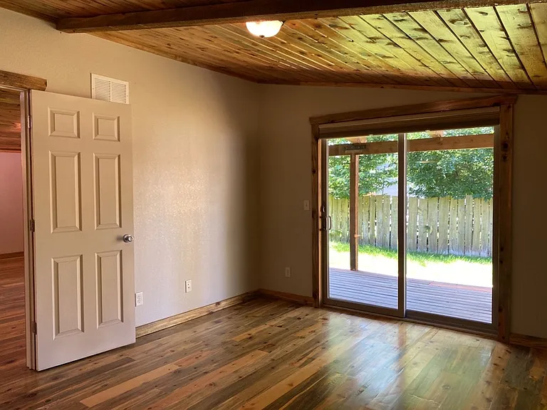 517 Endicott St — Photo 32
