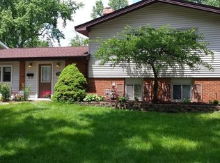 630 Bode Rd, Hoffman Estates, IL 60169