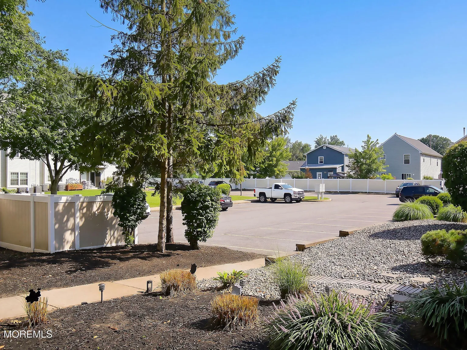 2 bed, 1126 sqft, $2,700 — Photo 4