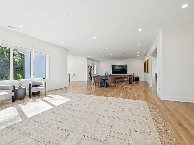 1323 Harding Pl — Photo 22