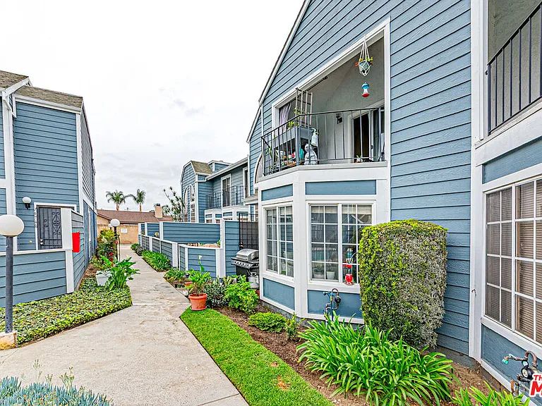 14742 Pioneer Blvd — Photo 33
