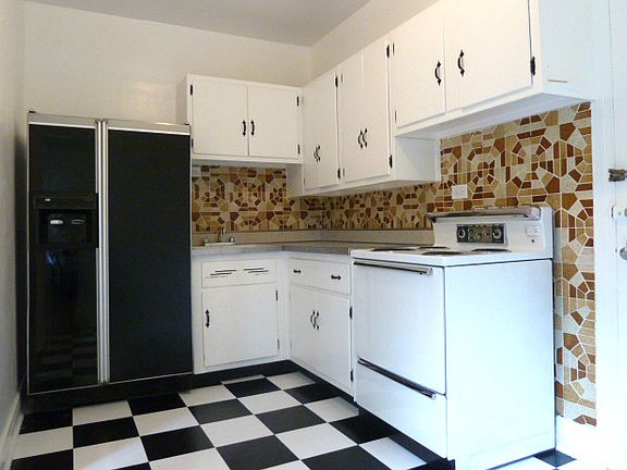 5th image of 5060 N Marine Dr APT E2