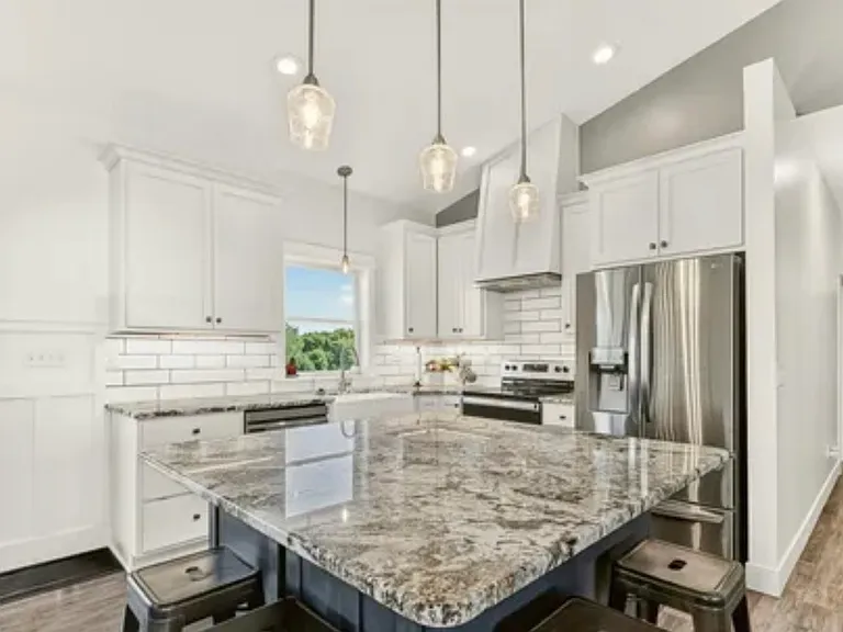 695 Marcus Pl NE — Photo 3