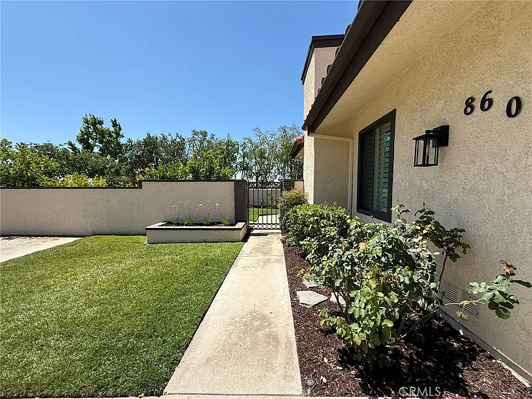 860 Calle Del Sol — Photo 10