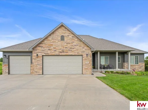 1648 Lake Ridge Dr, Plattsmouth, NE 68048