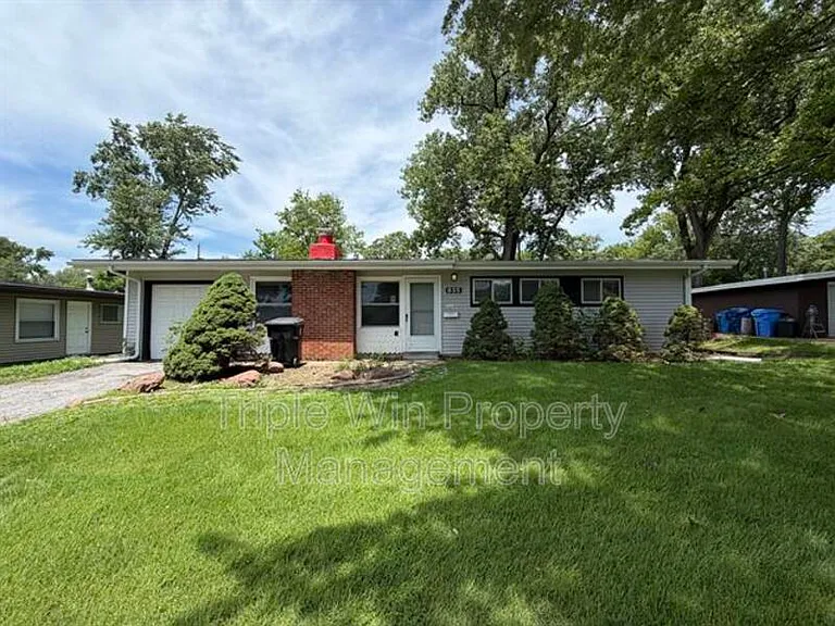 835 Bobbins Ln — Photo 2