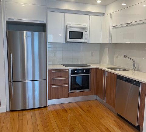 4th image of 31-35 31st St #412