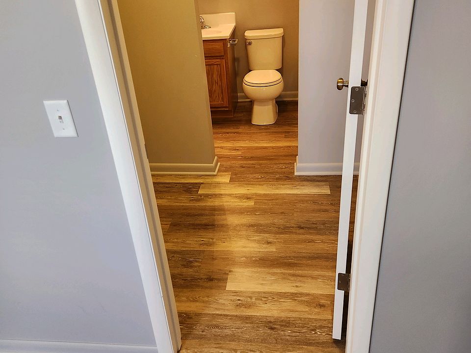 1st image of 810 S Farmer St APT 7