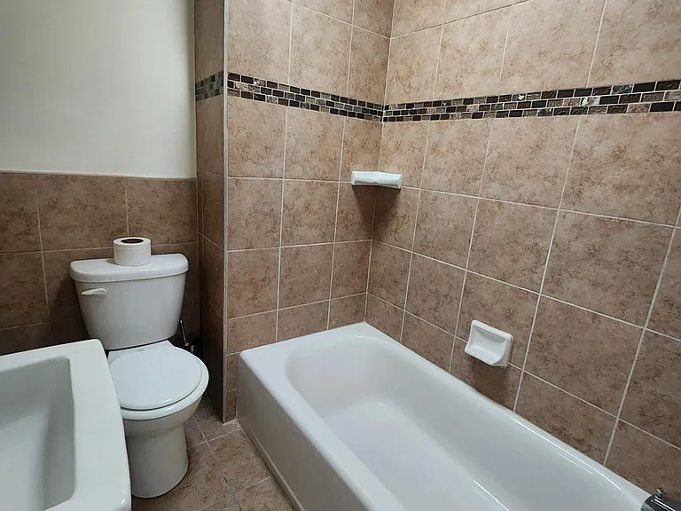 242 S 22nd St #1 — Photo 4