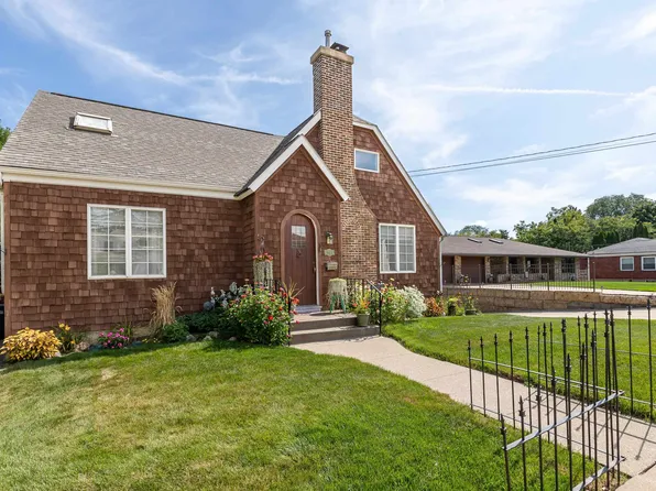 998 S Grandview Ave, Dubuque, IA 52003