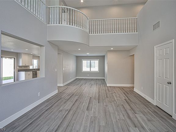 3rd image of 5551 Crescent Valley St