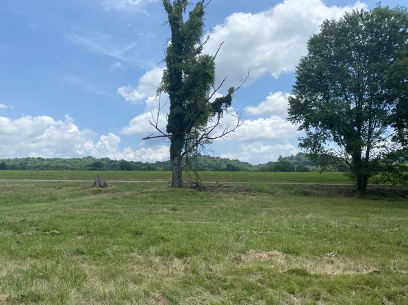 1 Diana Rd, Pulaski, TN 38478