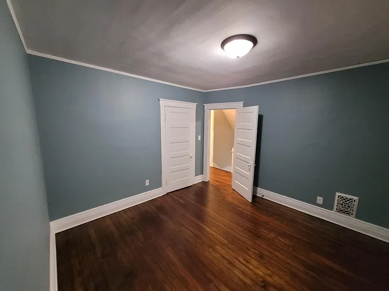 4212 Seneca St — Photo 15