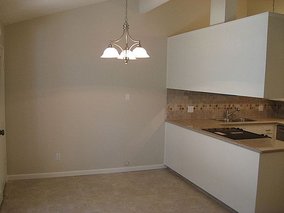 3rd image of 5647 N Palm Ave APT B