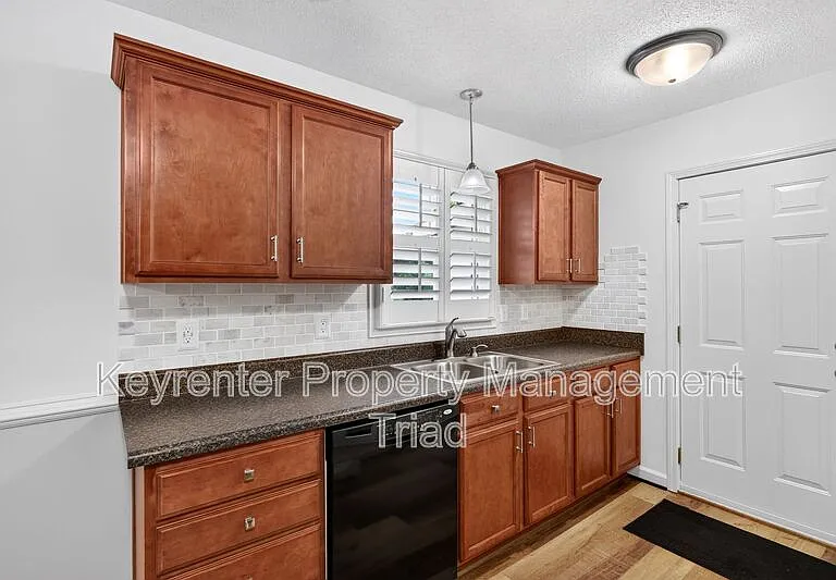 9415 Glen Cross Dr — Photo 9