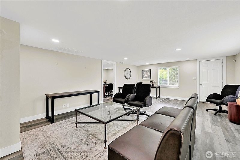 5th image of 5511 Waller Road E