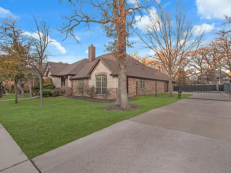 12416 Water Oak Dr — Photo 3
