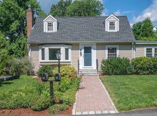 30 Curve St, Bedford, MA 01730