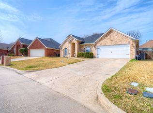 1107 Deer Valley Ln, Arlington, TX