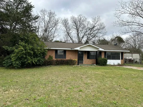 111 Parkside Dr, Headland, AL 36345