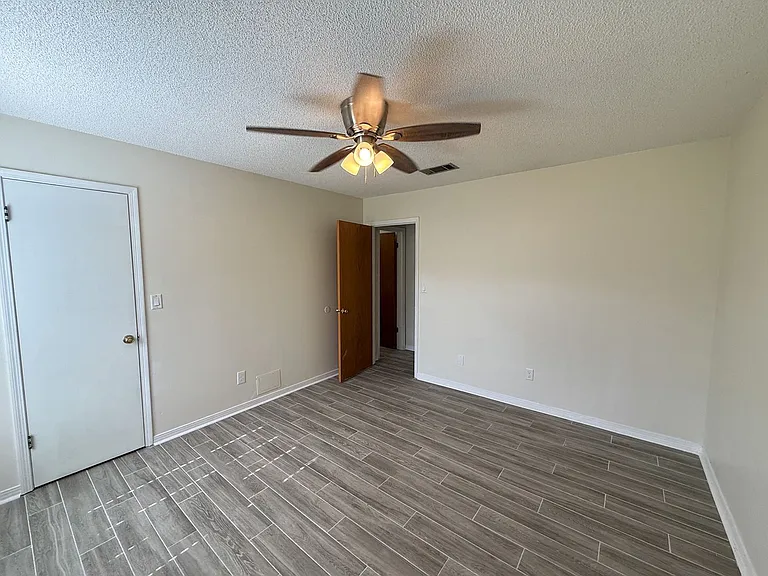 1035 Peakview Dr — Photo 8