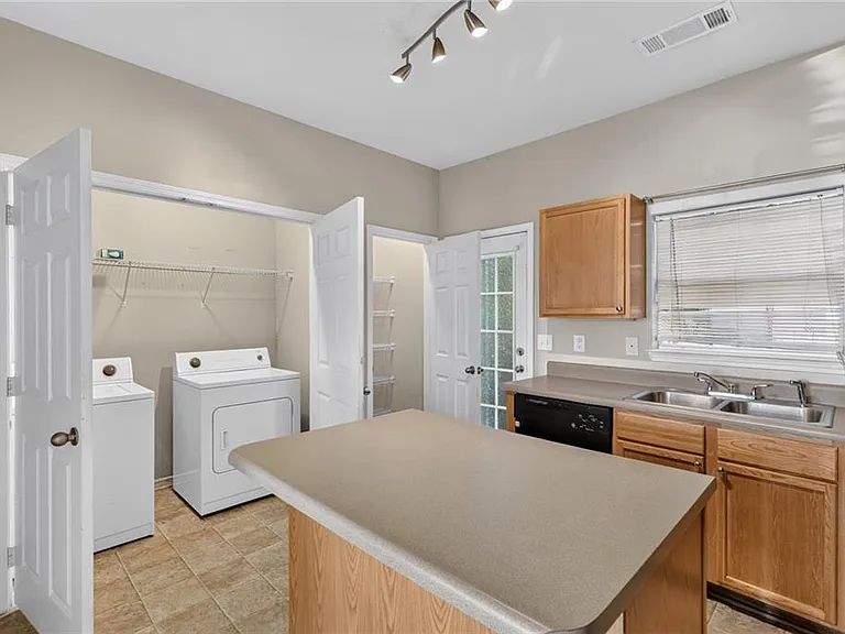 2161 Del Lago Cir NW — Photo 7