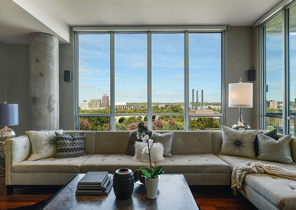 1st image of 901 2nd St S #702