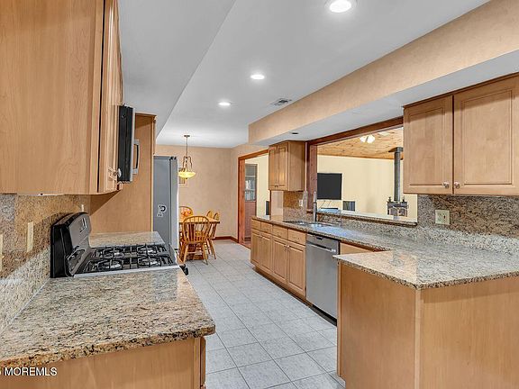 5th image of 9 Cherry Hill Lane