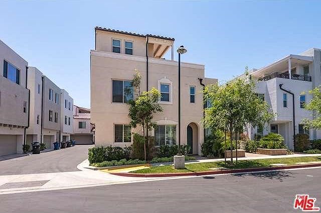 1st image of 5561 Palm Dr