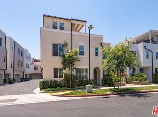 5561 Palm Dr, Hawthorne, CA 90250