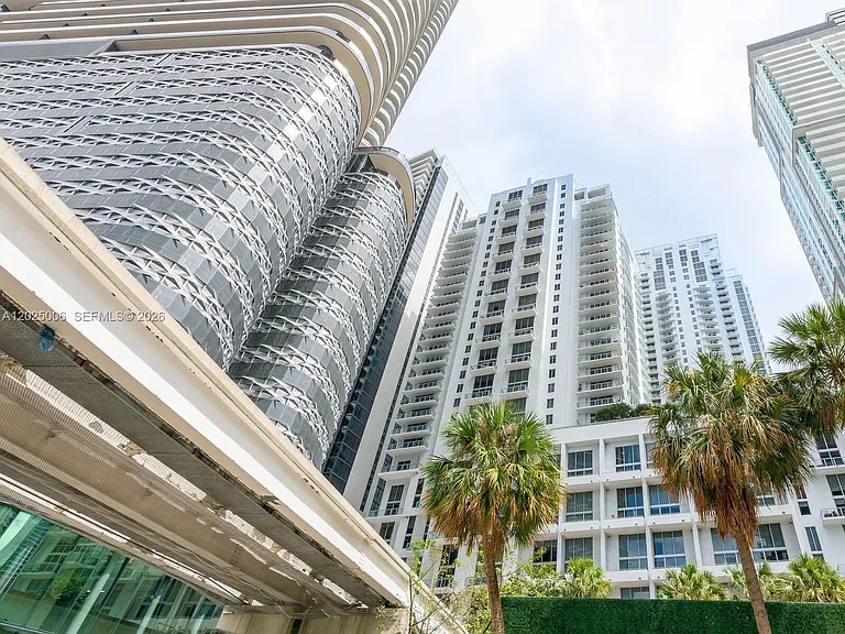 1060 Brickell Ave #2515 — Photo 24
