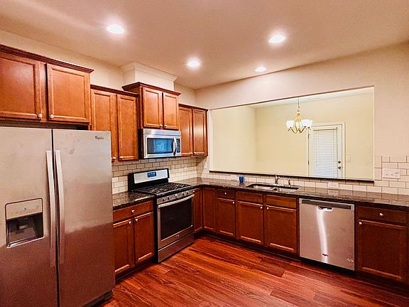 4th image of 411 Chanson Dr