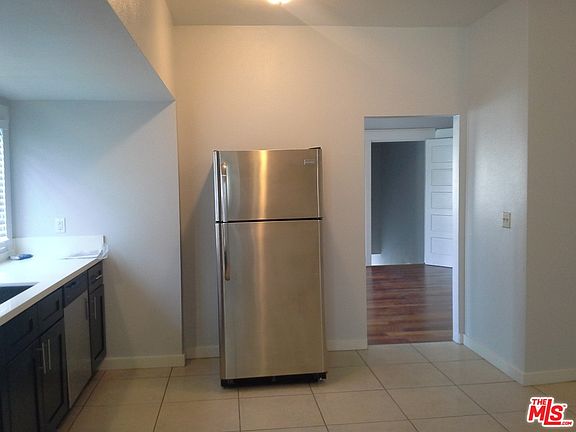 2nd image of 1146 Echo Park Ave