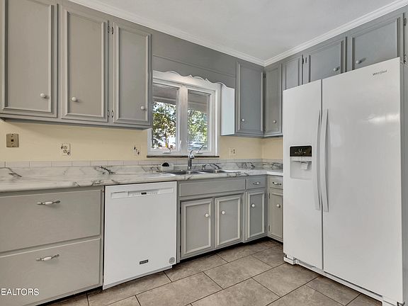 5th image of 1109 Snowdon Dr
