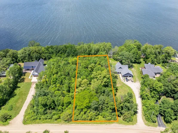 15 Camp Winona Trl, Faribault, MN 55021
