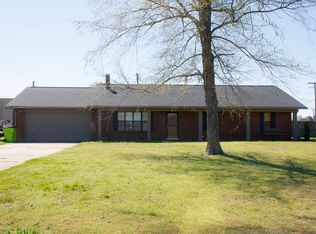 1302 E 20th St, Stuttgart, AR 72160
