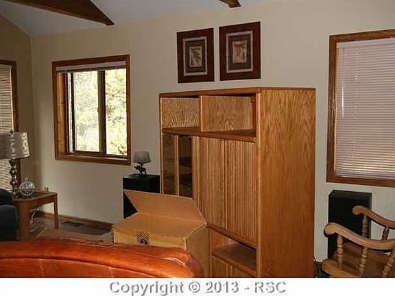 5th image of 108 Evergreen St