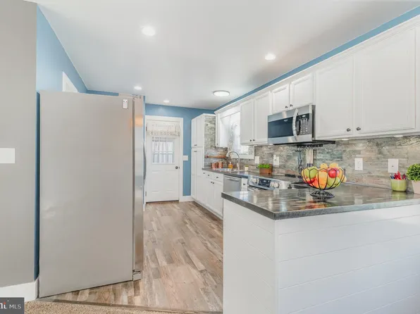 220B Schoolhouse Rd, Duncannon, PA 17020