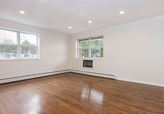 4th image of 2005 Hazen St APT 1