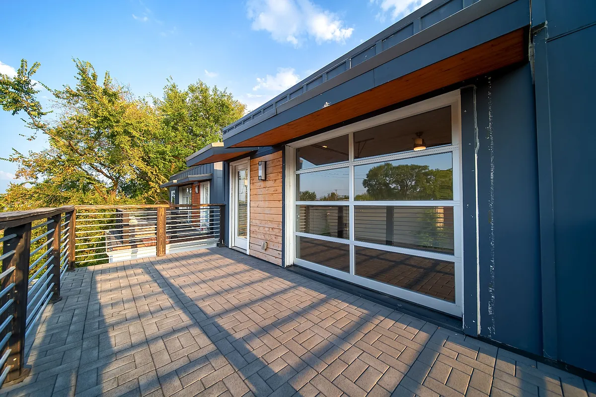 Rooftop patio! Yes please! - 31 Perkins St