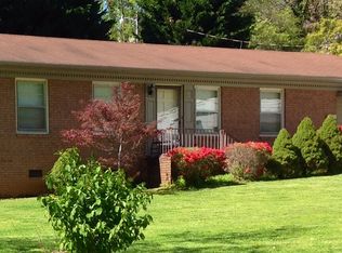 409 3rd Ave NE, Conover, NC 28613