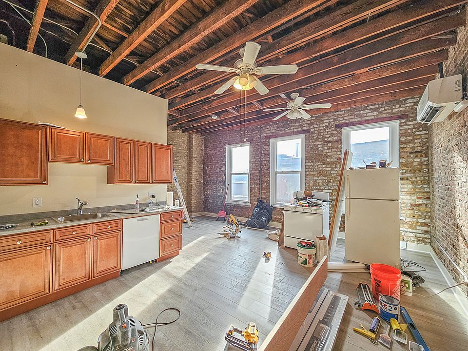 1st image of 1957 W Chicago Ave APT 3R