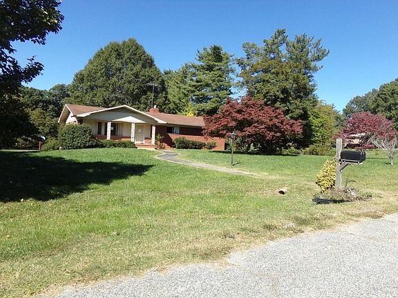 3rd image of 102 Magnolia Dr